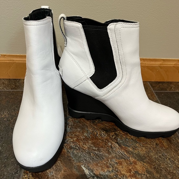 Women's Sorel Joan leather white uptown Chelsea wedge pull on